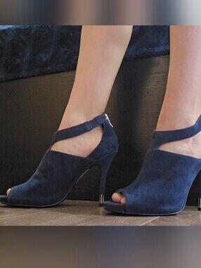 Never Worn BCBG Navy Suede Peep-Toe Heels Size 9